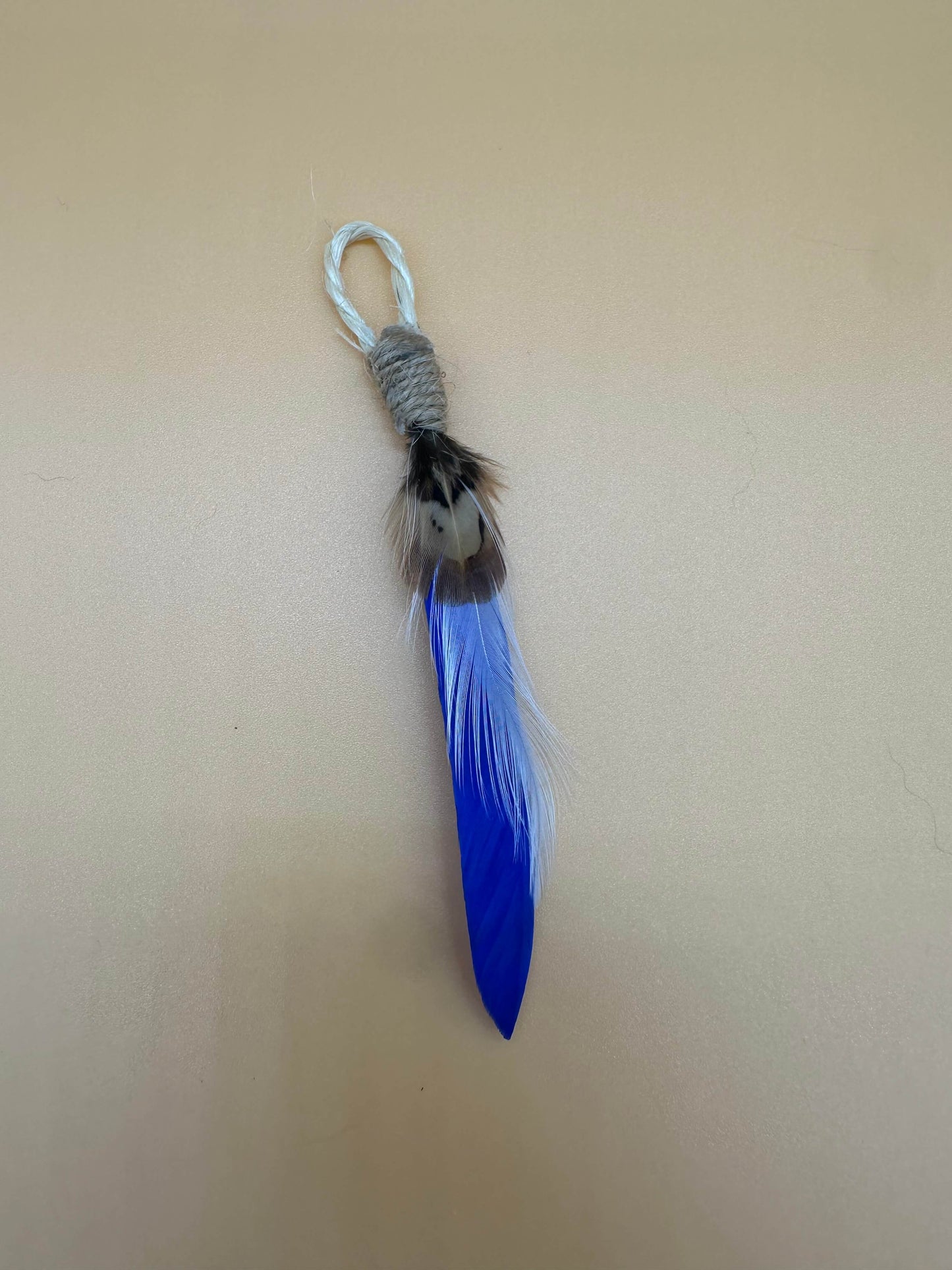 LionsLike Feder-Nagel-Angel-Anhänger