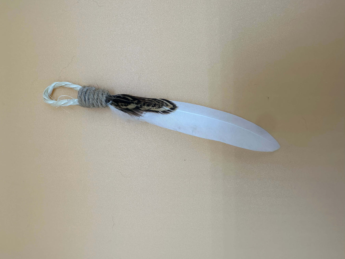 LionsLike Feder-Nagel-Angel-Anhänger