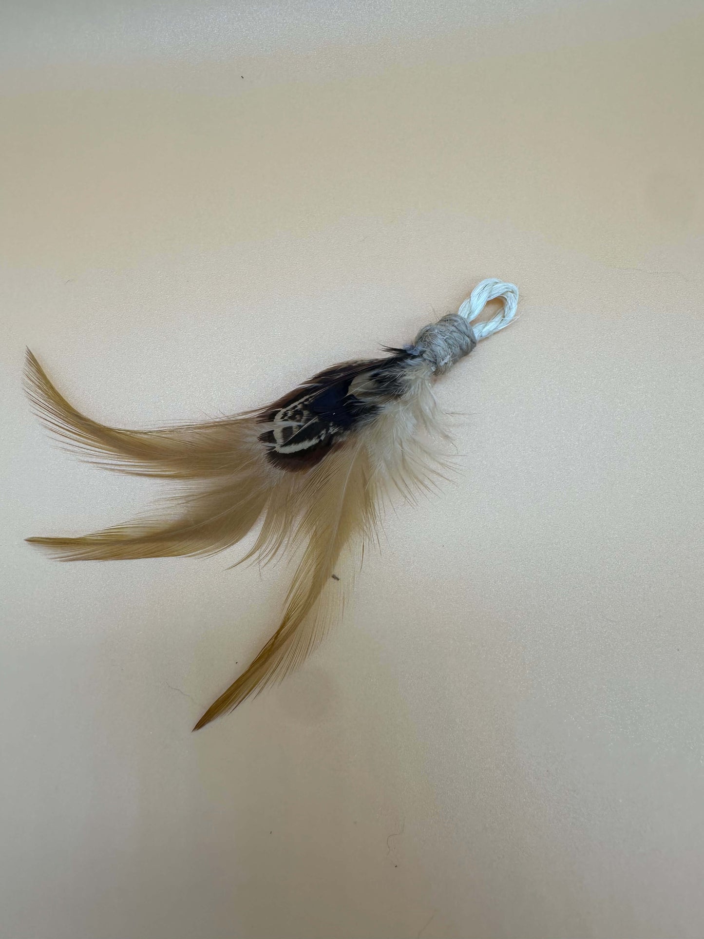 LionsLike Feder-Nagel-Angel-Anhänger